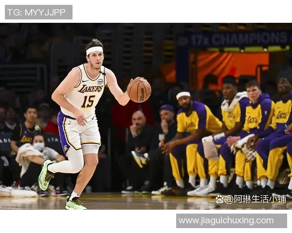 外线开炮！里夫斯三分命中还造犯规 打成3+1帮助湖人抹平分差