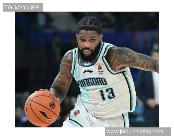 一人分饰两角！CBA官网中郭凯头像不仅自己用 迈尔斯·鲍威尔也用